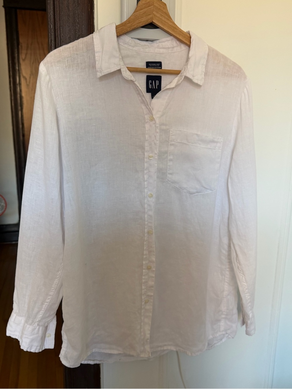 GAP Men’s White Button-Down Linen Shirt